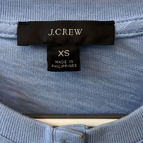 J Crew Slub Cotton Henley in light blue. Short sleeve size XS. Body length: 25". - Picture 4 of 9